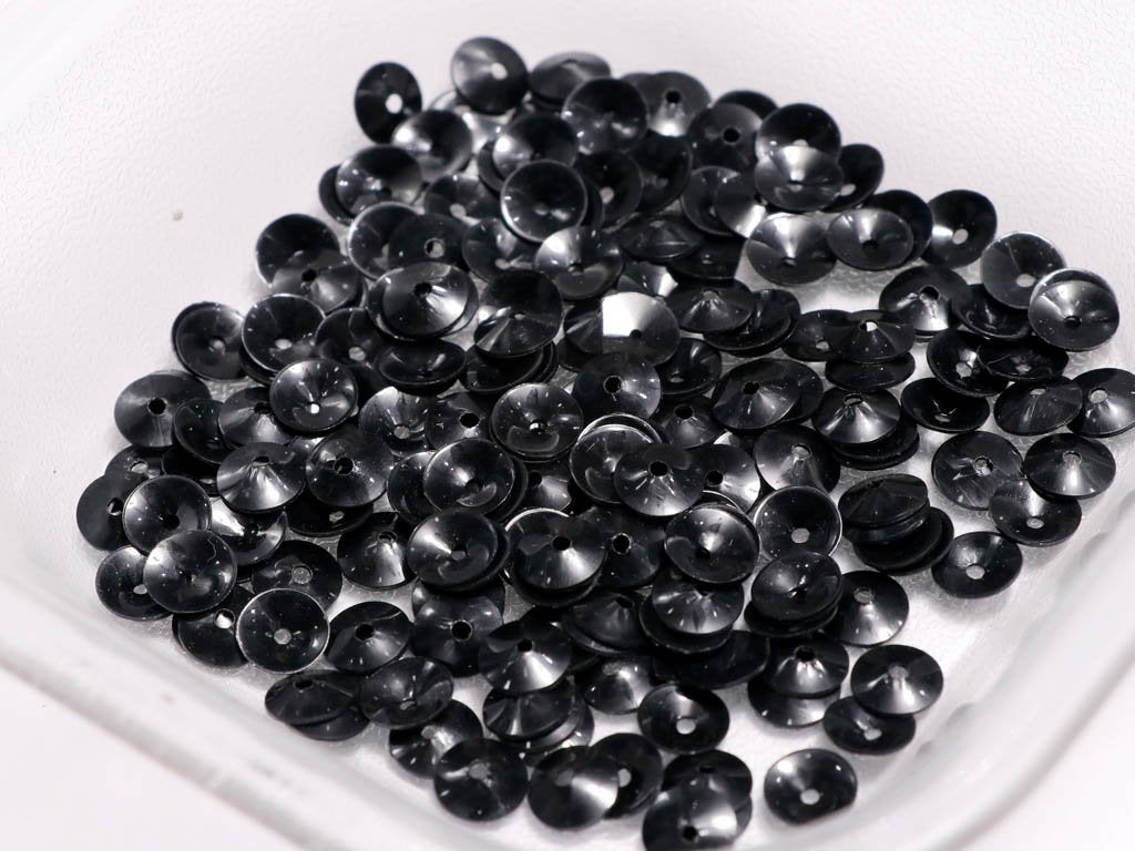 black-center-hole-bowl-plastic-sequins