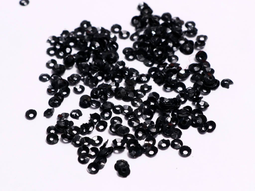 black-center-hole-circular-plastic-sequins