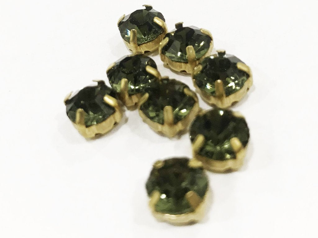 black-circular-glass-stones-with-brass-catcher-10-mm