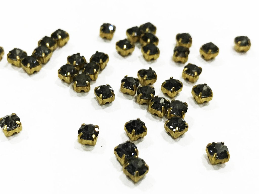 black-circular-glass-stones-with-brass-catcher-16-ss