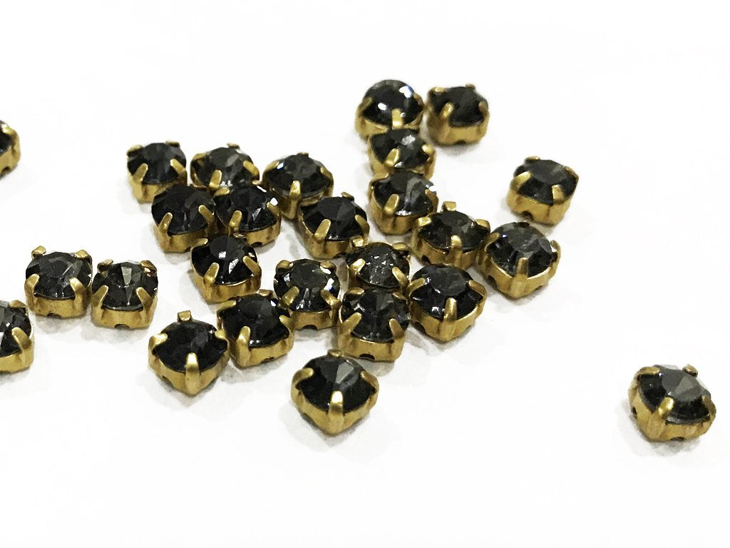 black-circular-glass-stones-with-brass-catcher-28-ss