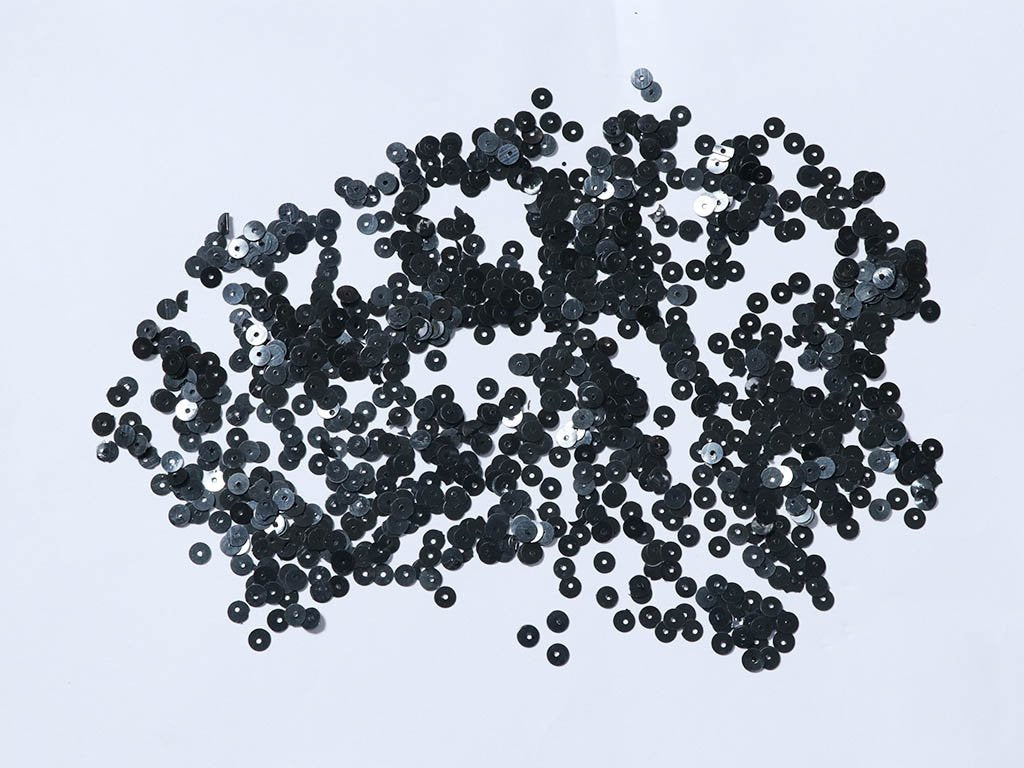 black-circular-plastic-sequins-4-mm