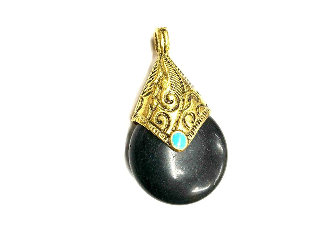 black-circular-stone-pendant-with-golden-cap-1