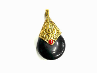 black-circular-stone-pendant-with-golden-cap-1