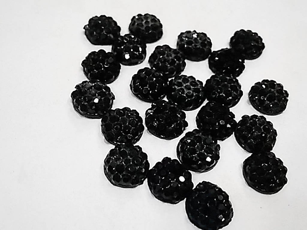black-circular-sugar-2-hole-plastic-stones-8-mm