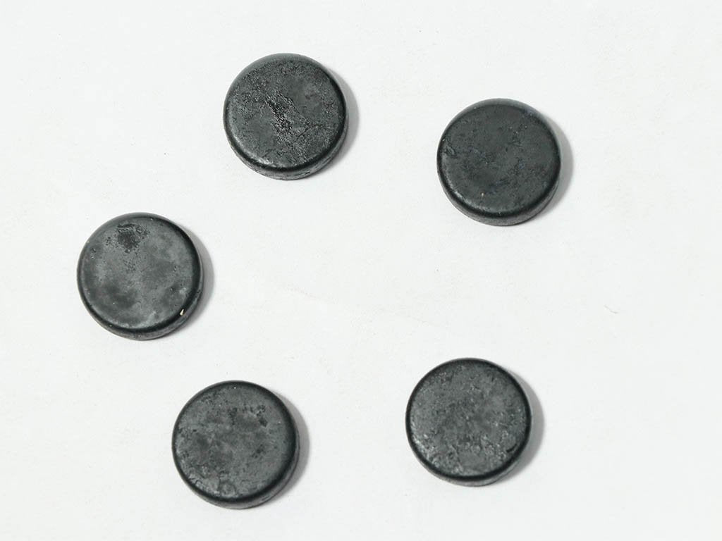 black-designer-circular-plastic-beads-22-mm