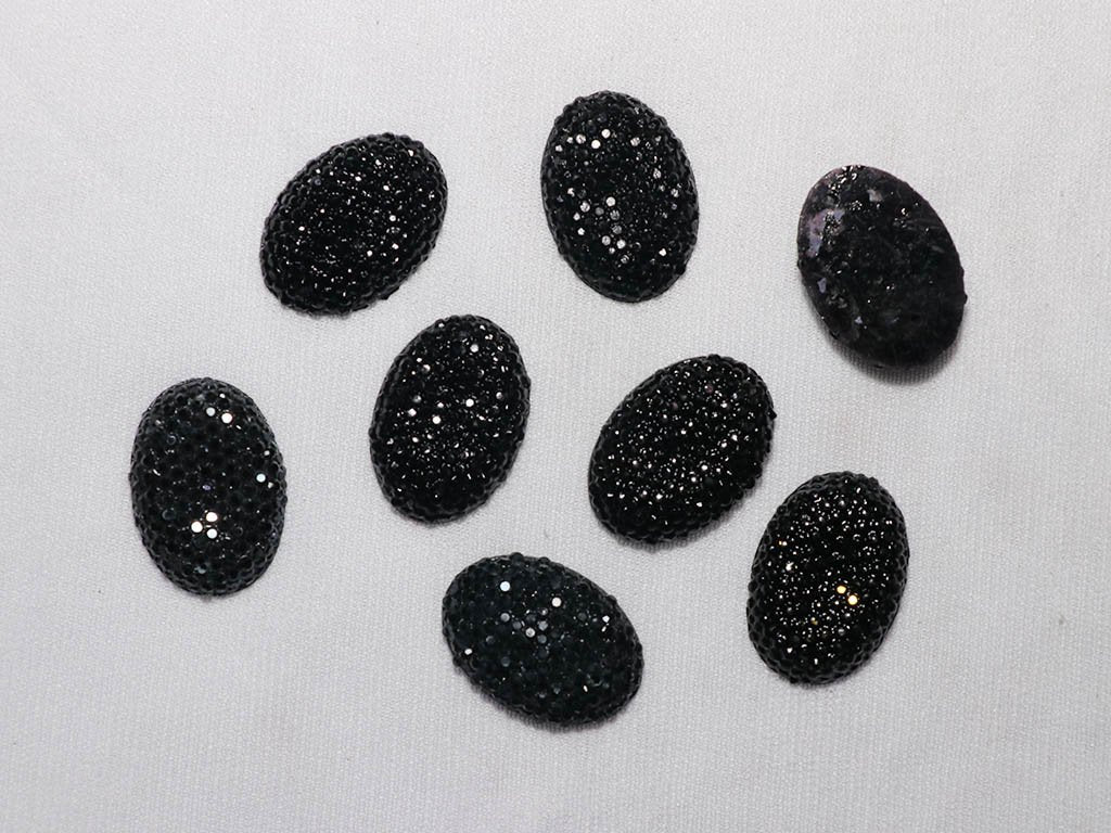black-designer-oval-plastic-stones-18x25-mm