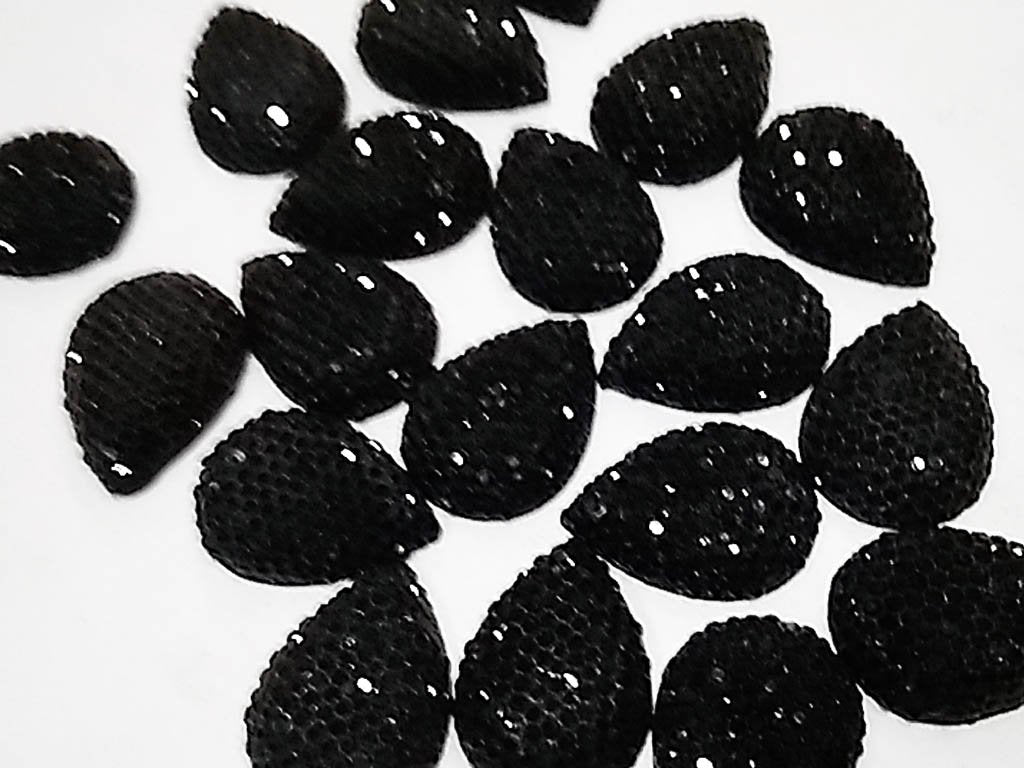 black-drop-sugar-2-hole-plastic-stones-25x18-mm