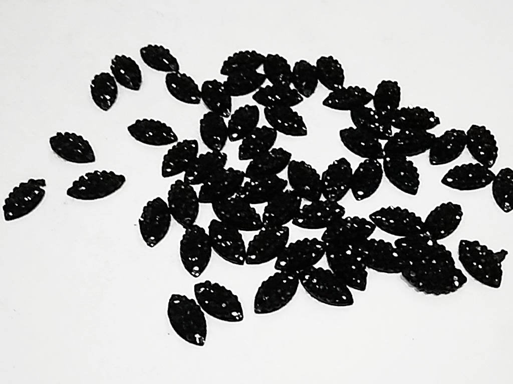 black-eye-sugar-2-hole-plastic-stones-10x5-mm