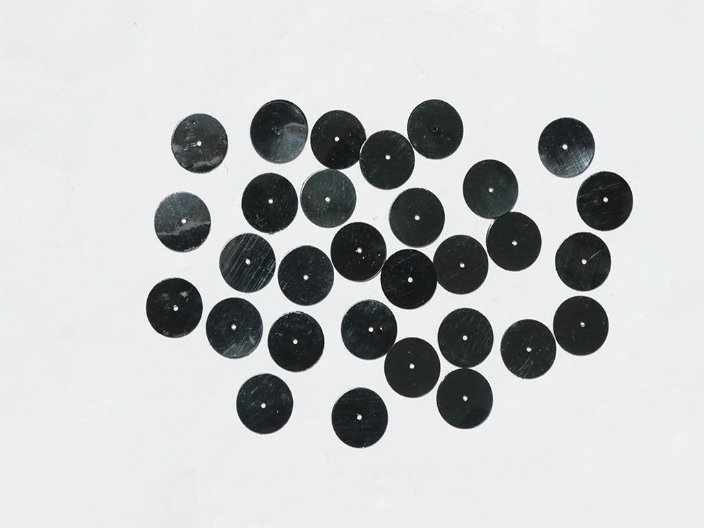 black-flat-circular-plastic-sequins-14-mm
