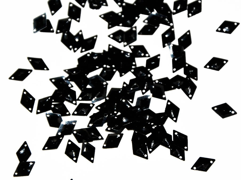 black-kite-2-hole-plastic-sequins