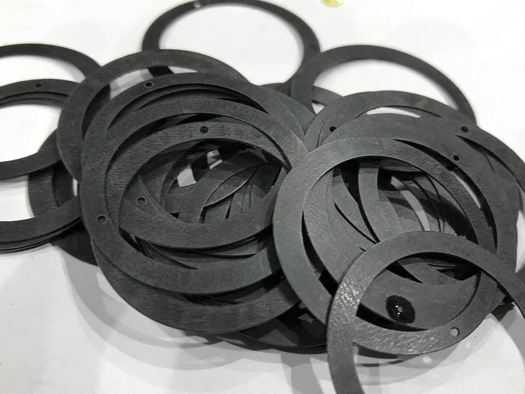 black-matte-ring-1-hole-plastic-sequins