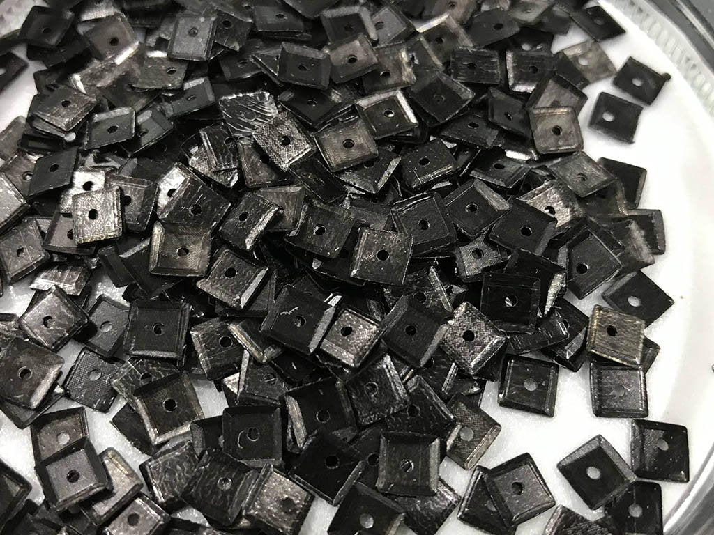 black-matte-square-1-hole-plastic-sequins