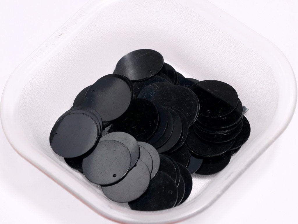 black-one-hole-circular-plastic-sequins