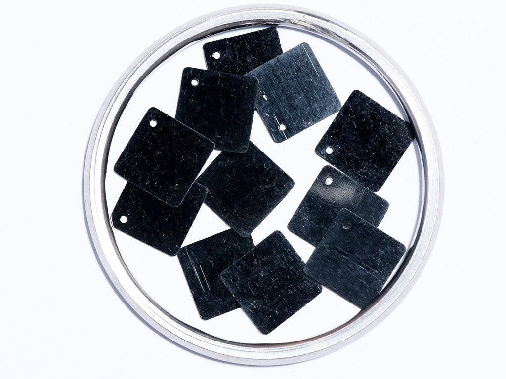 black-one-hole-square-plastic-sequins-14-mm