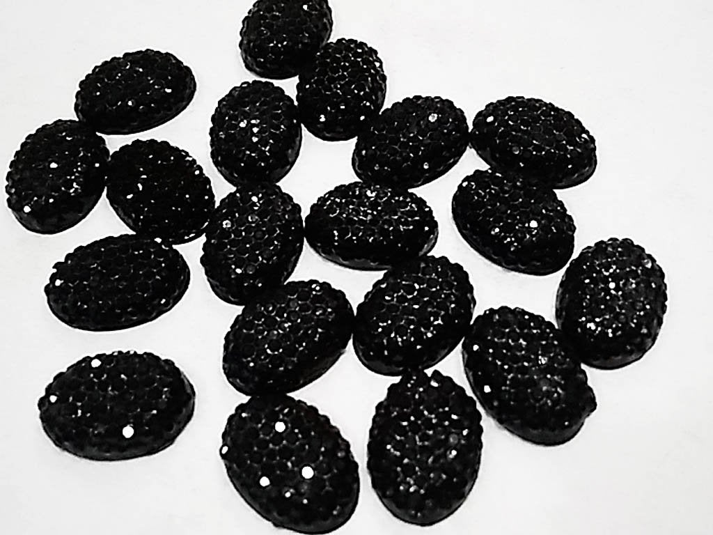 black-oval-sugar-2-hole-plastic-stones-18x13-mm