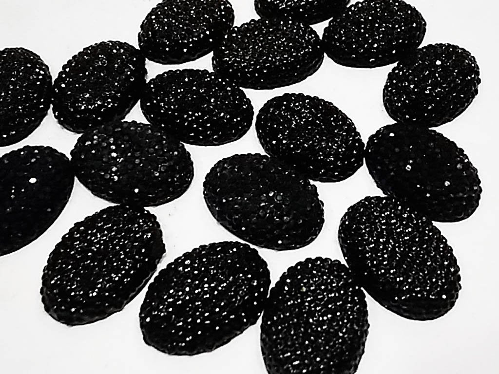 black-oval-sugar-2-hole-plastic-stones-25x18-mm