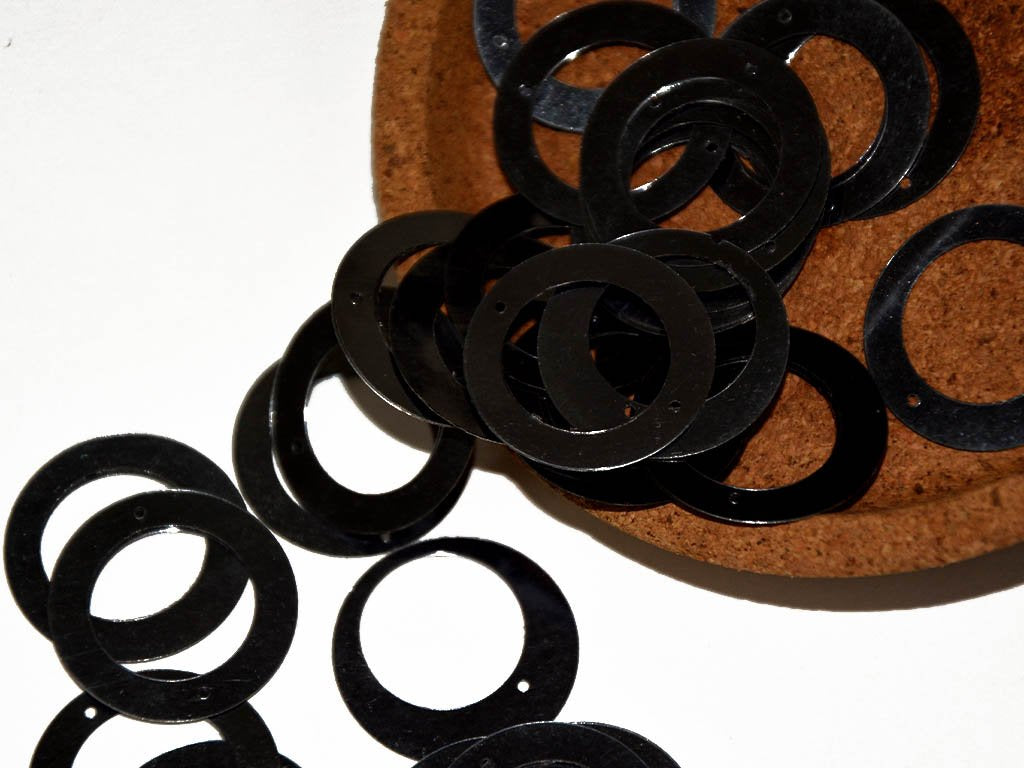 black-ring-2-hole-plastic-sequins