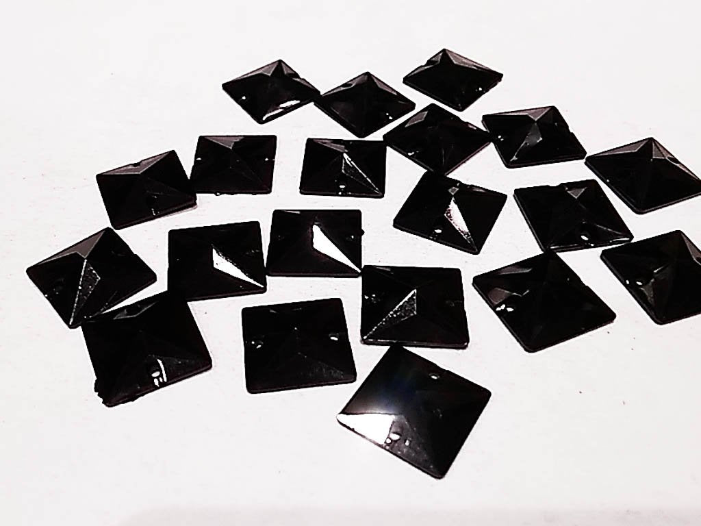 black-square-2-hole-plastic-stones-16x16-mm