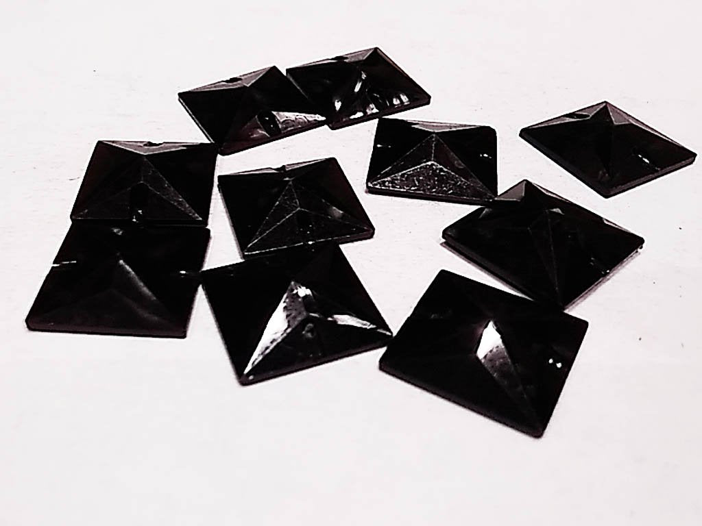 black-square-2-hole-plastic-stones-20x20-mm