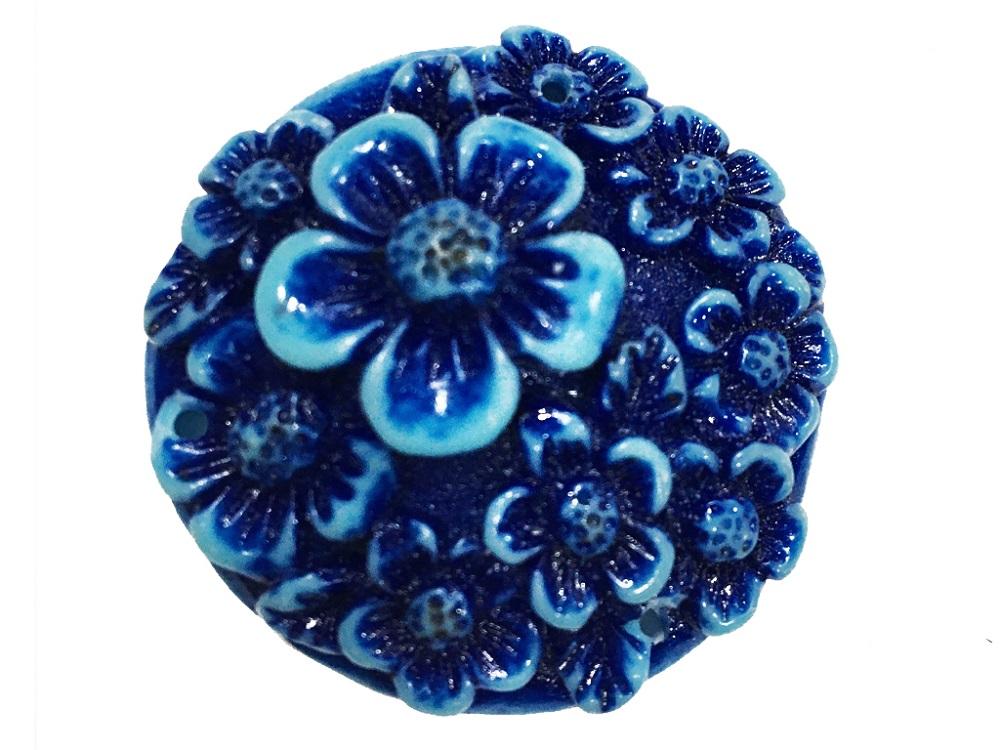 blue-circular-resin-flower-stones-with-hole-40x40-mm