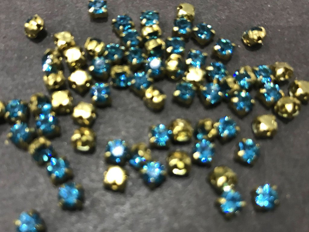 blue-circular-resin-stones-with-catcher-16ss-4-mm