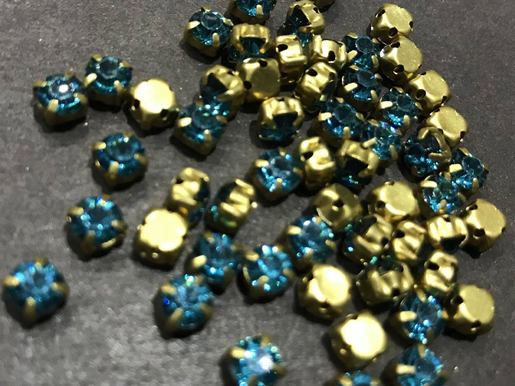 blue-circular-resin-stones-with-catcher-24ss-5-mm