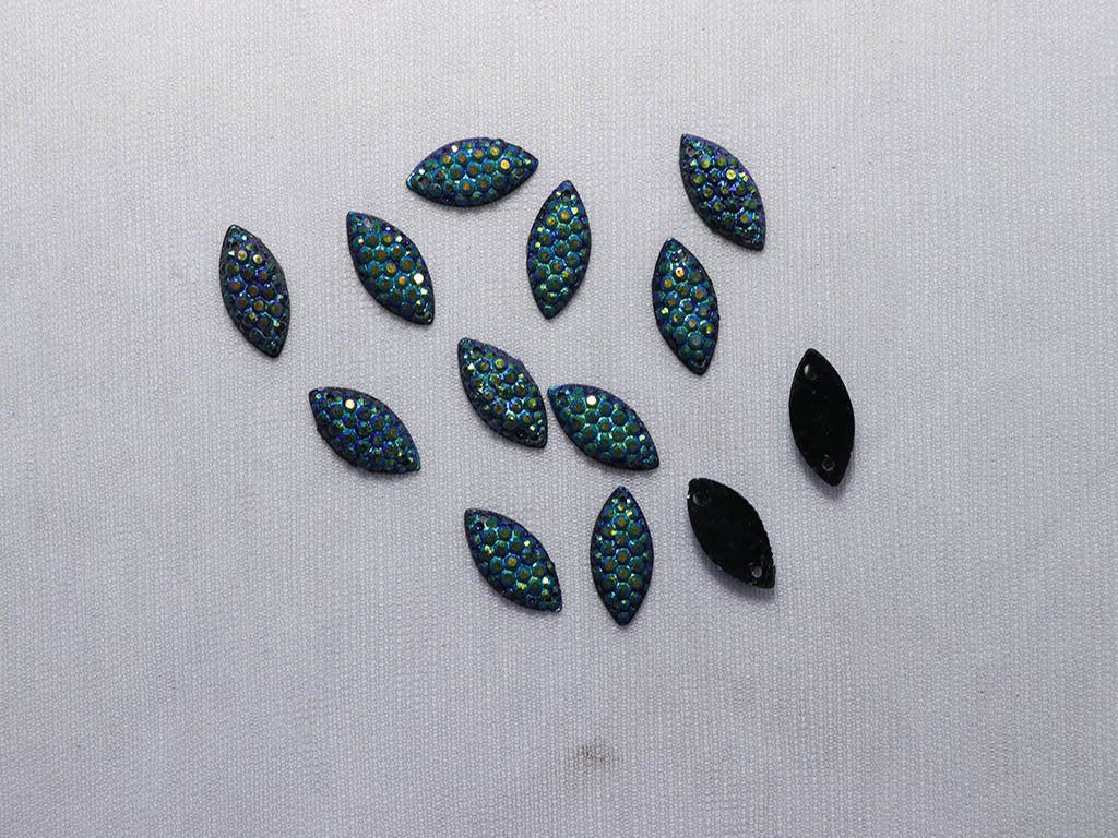blue-green-designer-eye-plastic-stones-9x18-mm
