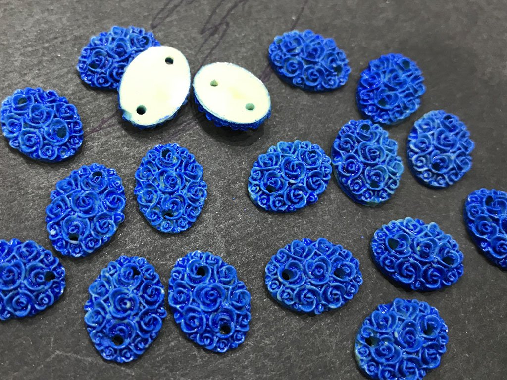 blue-matte-flower-oval-resin-stone-2-hole-14x10-mm