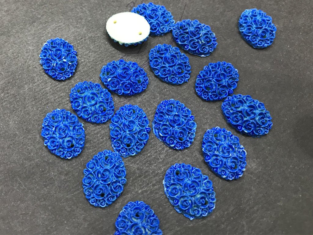 blue-matte-flower-oval-resin-stone-2-hole-18x13-mm