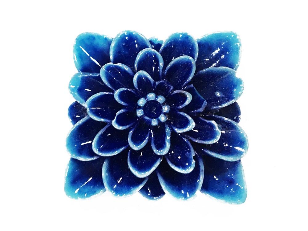 blue-square-resin-flower-stones-with-hole-40x40-mm