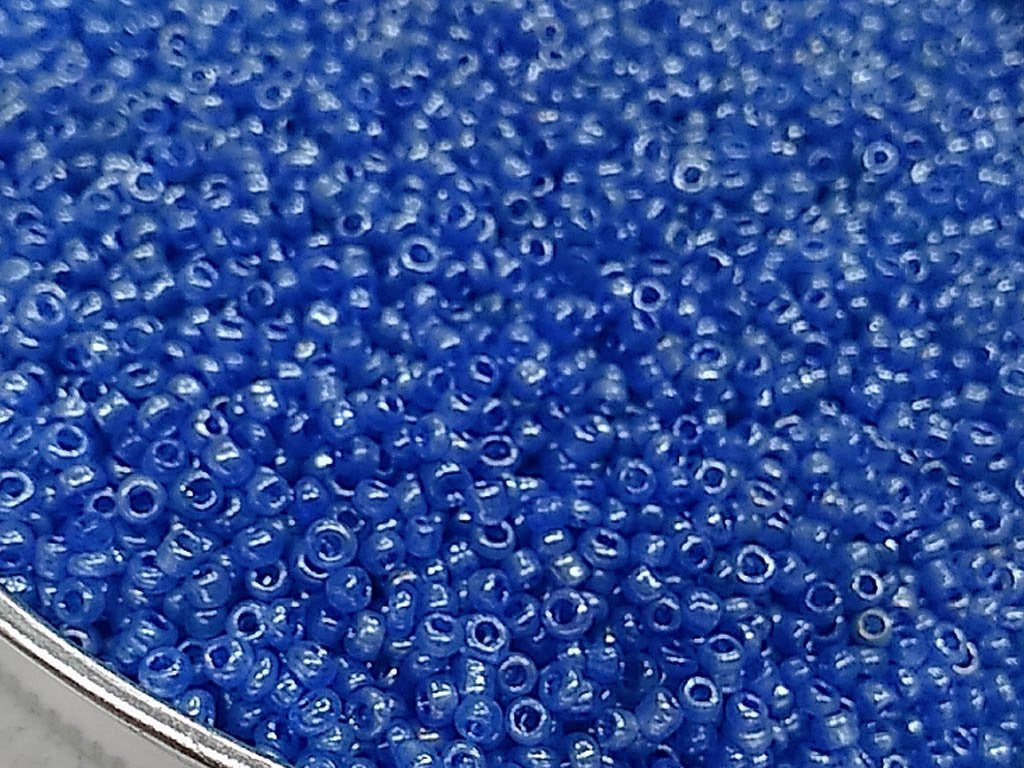 blue-transparent-lustre-round-rocaille-glass-seed-beads