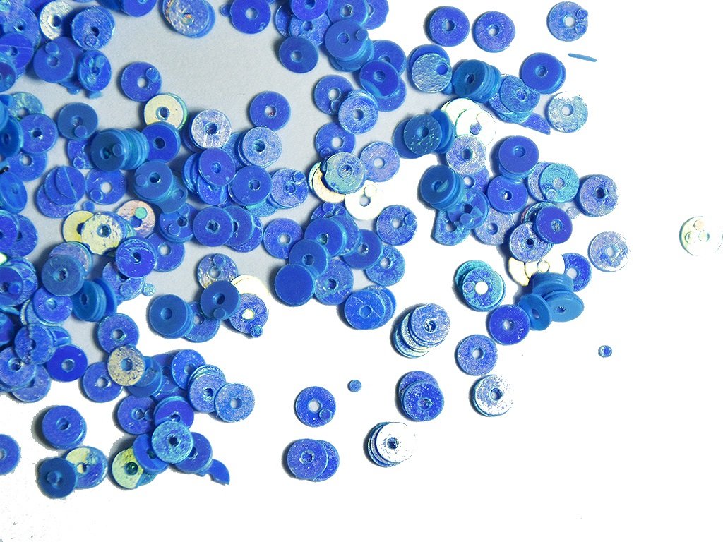 bright-blue-lustre-circular-plastic-sequins-1