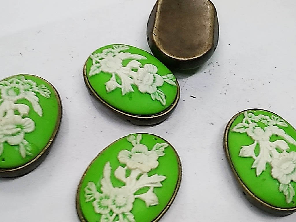 bright-green-designer-oval-plastic-stone-30x40-mm