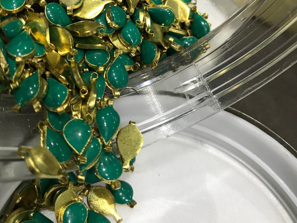 bright-green-drop-metal-kundan-stone-with-enamel-12x6-mm