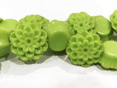 bright-green-plastic-flower-stones-18-mm