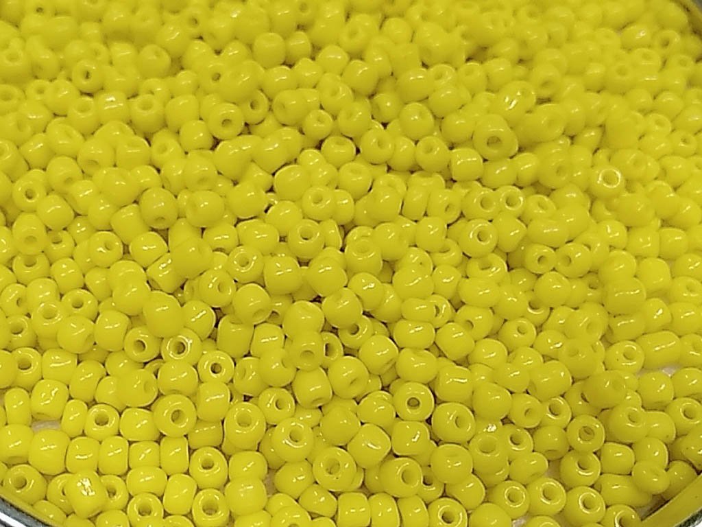 bright-yellow-opaque-round-rocaille-glass-seed-beads