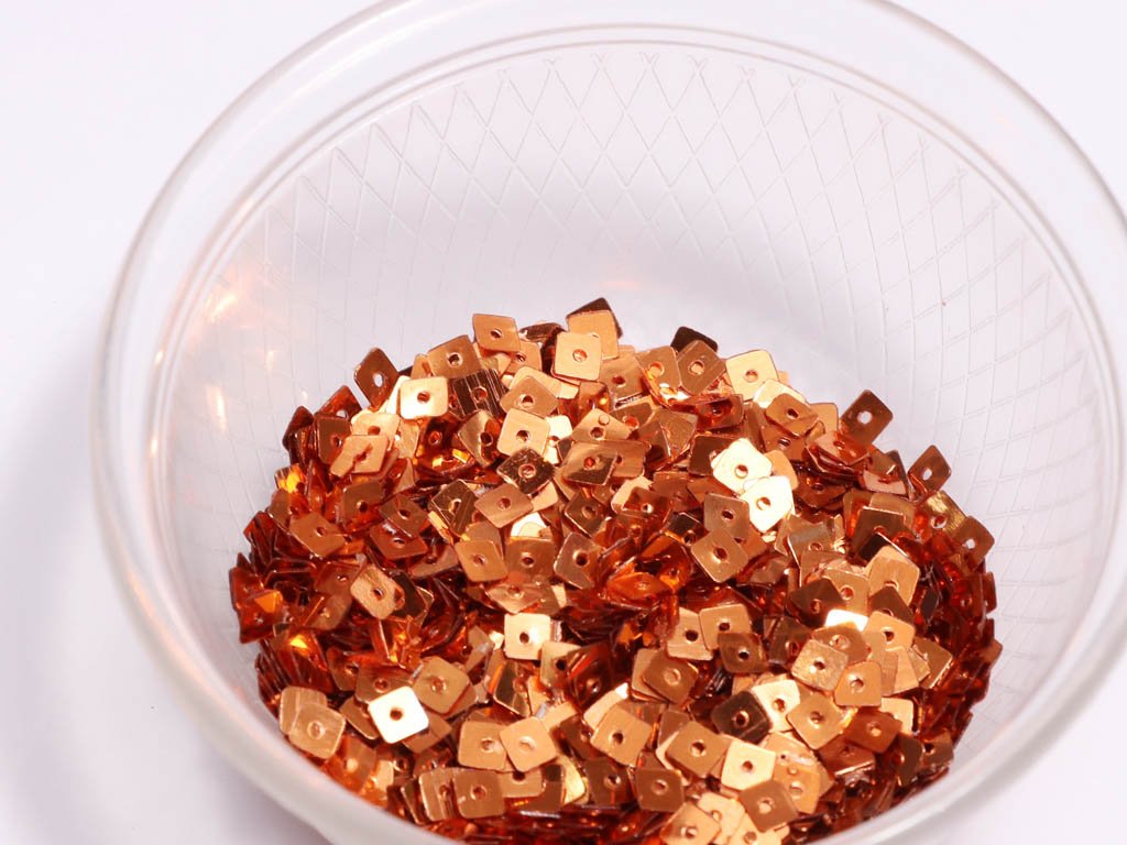 bronze-square-1-hole-plastic-sequins