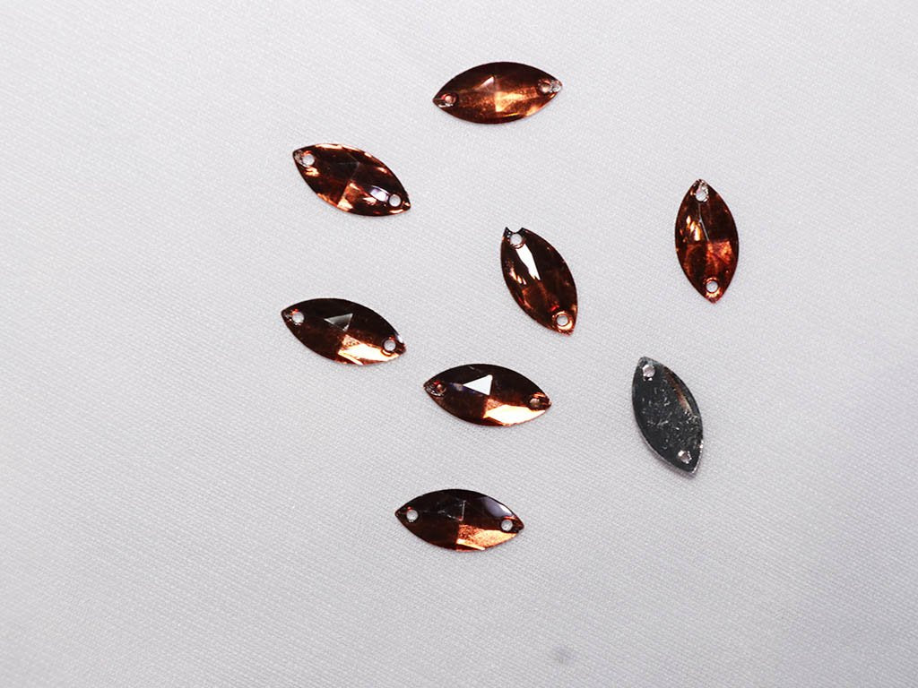 copper-2-hole-eye-plastic-stones-9x18-mm