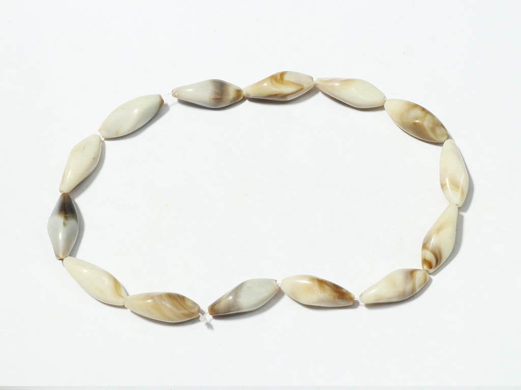 cream-designer-uneven-plastic-beads-25x16-mm