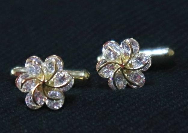 crystal-flower-design-golden-metallic-cufflinks