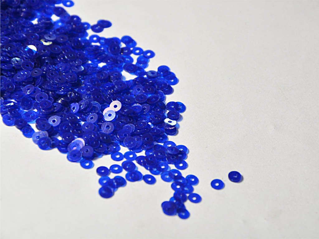 dark-blue-transparent-centre-hole-circular-plastic-sequins-4-mm