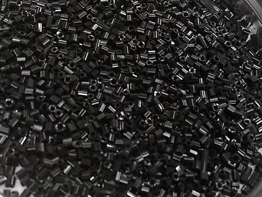 dark-gray-opaque-2-cut-glass-seed-beads