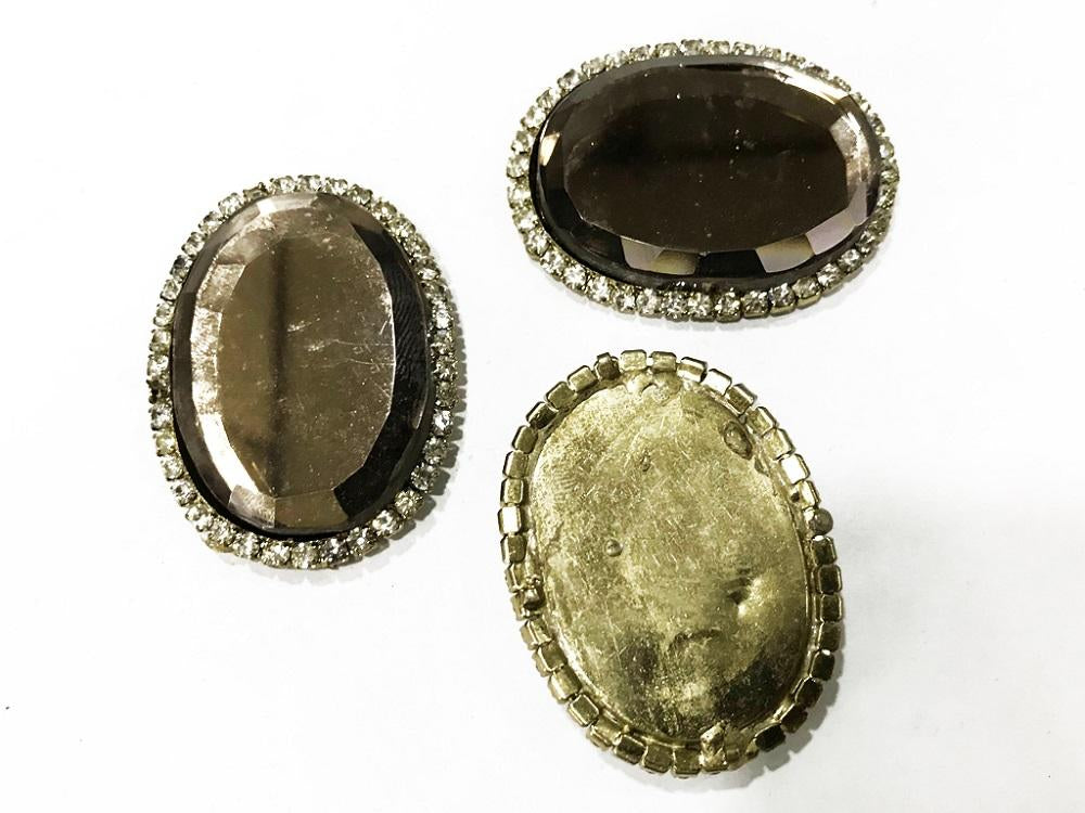 dark-gray-oval-metal-embellishment-with-crystal-frame-35x48-mm