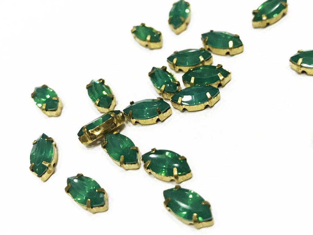 dark-green-eye-resin-stones-with-catcher-10x5-mm