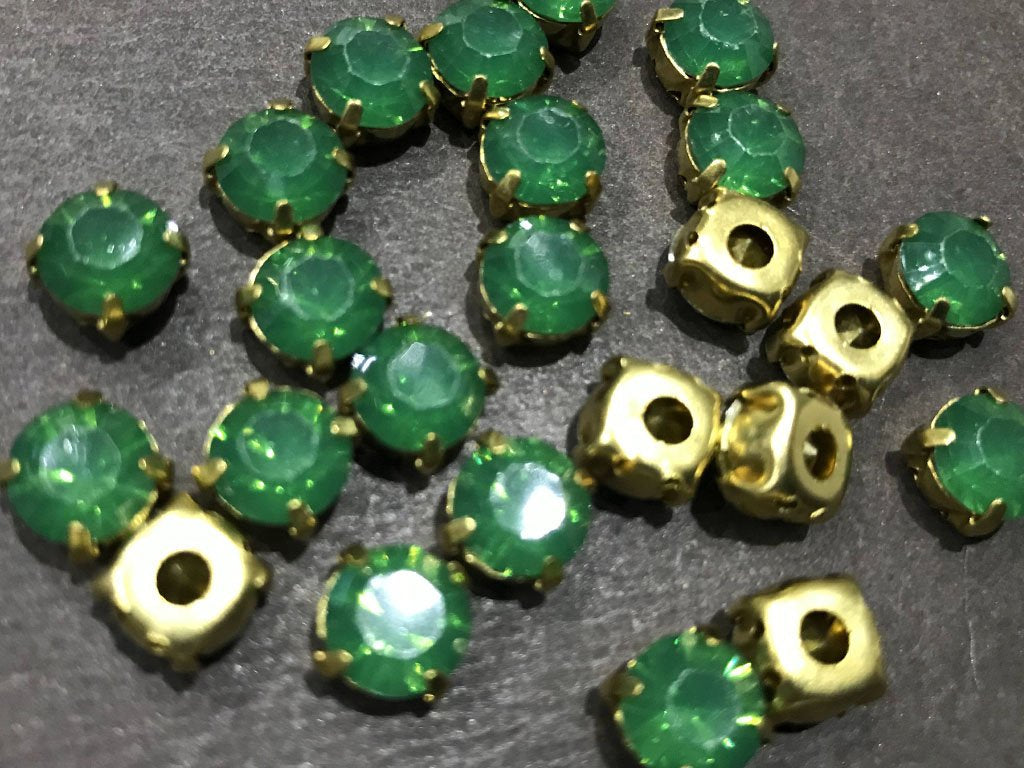 dark-green-opal-circular-resin-stones-with-catcher-8-mm