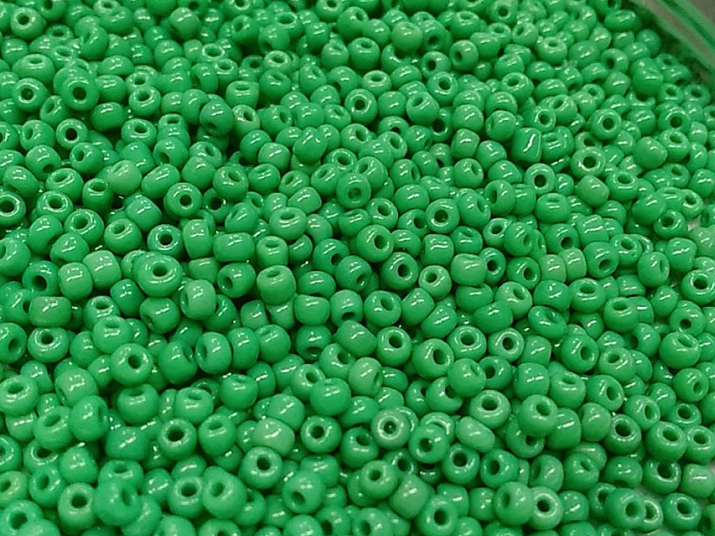 dark-green-opaque-round-rocaille-glass-seed-beads