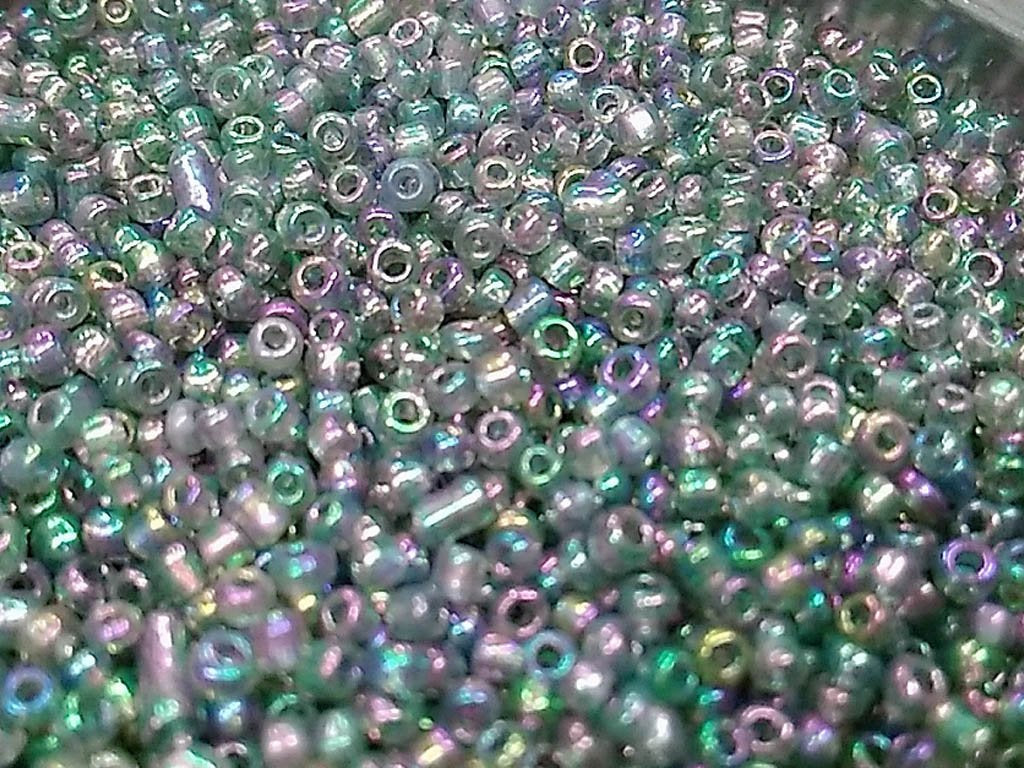 dark-green-transparent-rainbow-round-rocaille-glass-seed-beads
