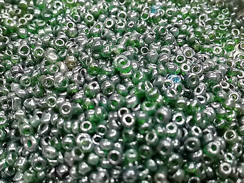 dark-green-transparent-round-rocaille-glass-seed-beads