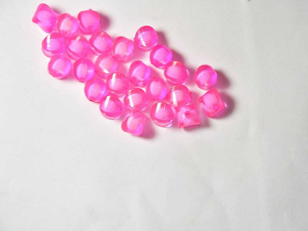 dark-pink-twisted-cuboidal-plastic-beads